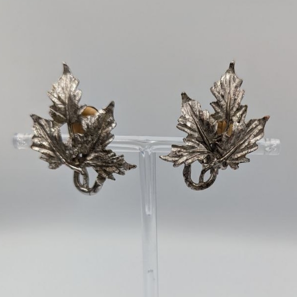 Vintage EMMONS Clip On Earrings Silver Tone Metal Leaf Design Textured - Picture 2 of 12